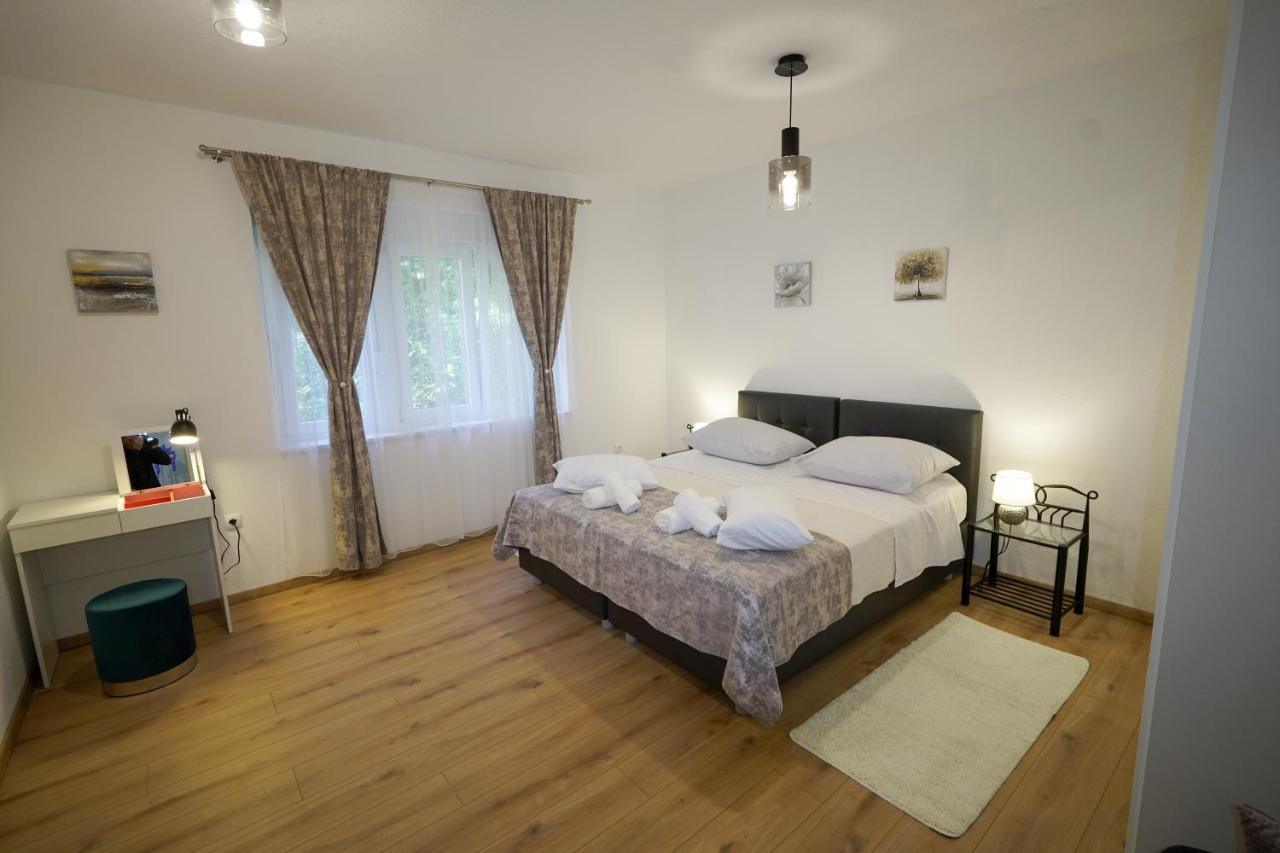 Apartment Ana Split Bagian luar foto